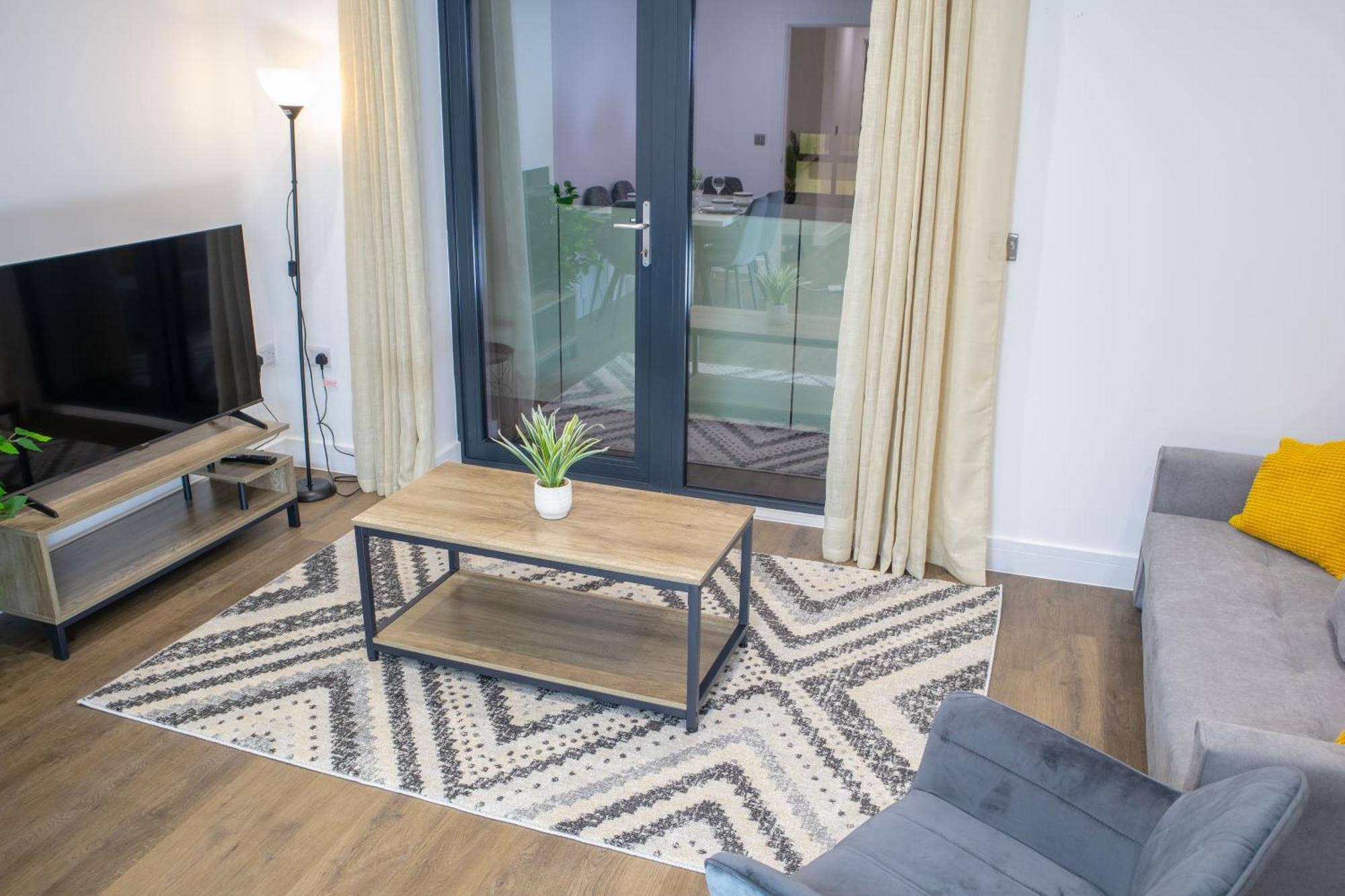 Central 2 Bed 2 Bath Apartment Near Brighton College, Beach, Hospital - Long Stay Offers Dış mekan fotoğraf