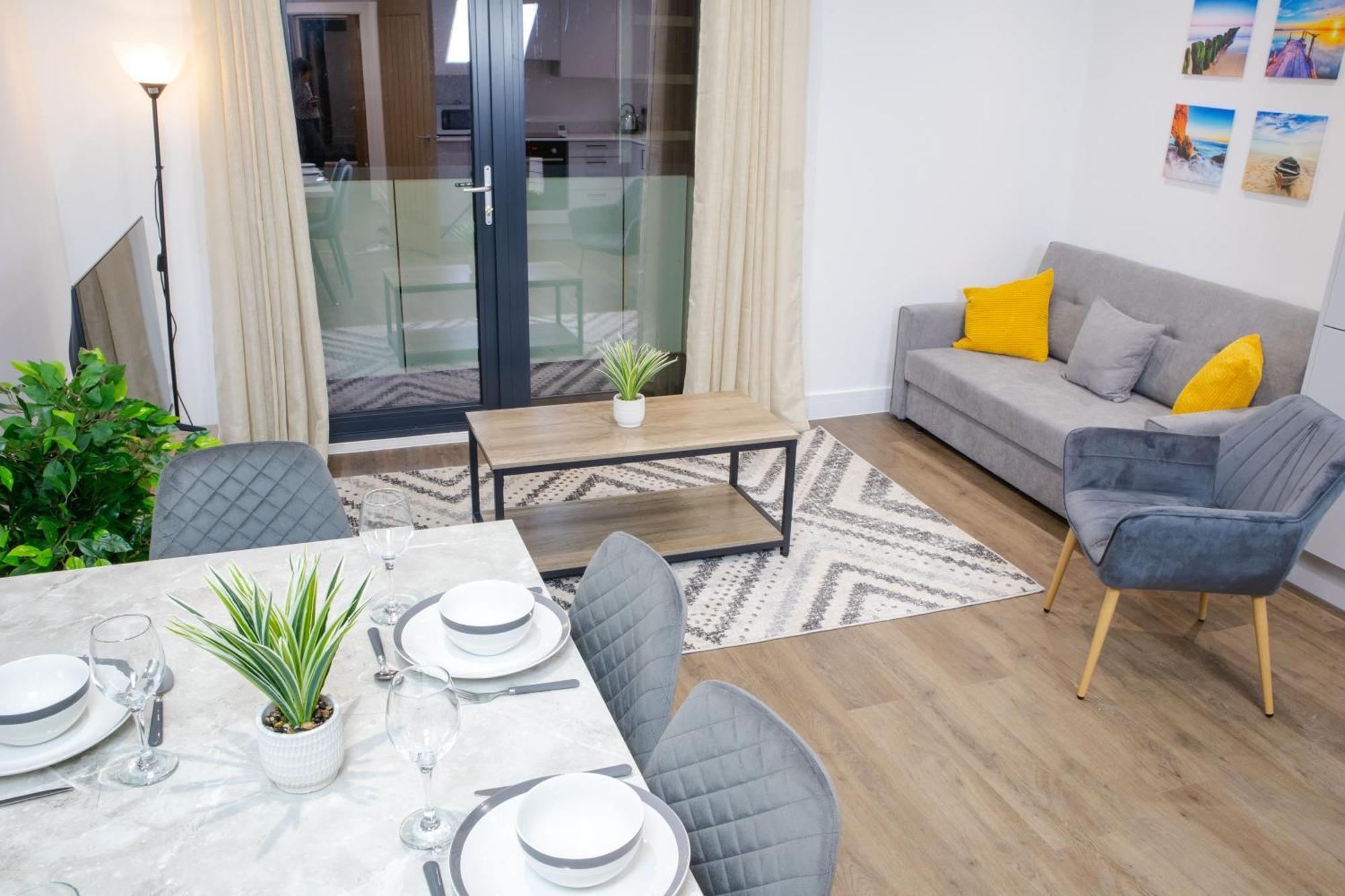 Central 2 Bed 2 Bath Apartment Near Brighton College, Beach, Hospital - Long Stay Offers Dış mekan fotoğraf